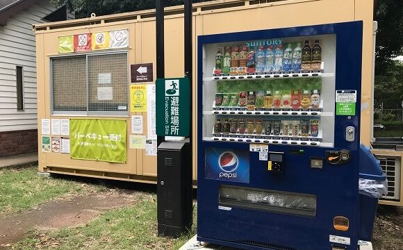 彩の森入間公園のBBQ受付窓口の前にあるジュースの自動販売機