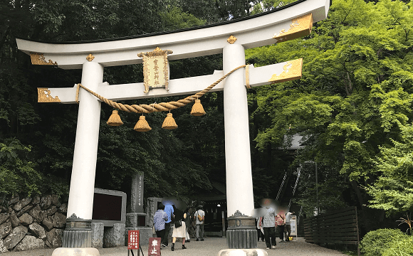 宝登山神社の立派な二の鳥居
