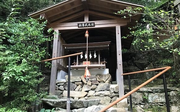 宝登山神社の境内摂社のひとつ日本武尊社