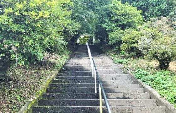 宝登山神社奥宮に続く石階段