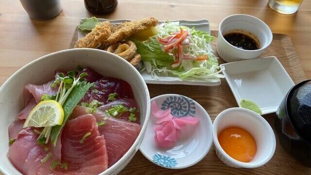 シーフードコート白渚の海鮮タンタン丼と3種のフライ